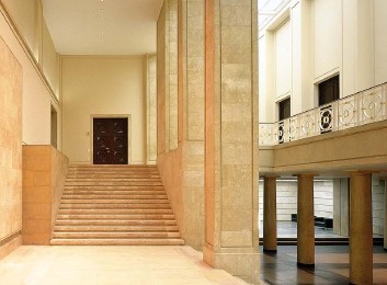 Wandelgang vor dem großen Festsaal Detlev Rohwedder Haus Berlin